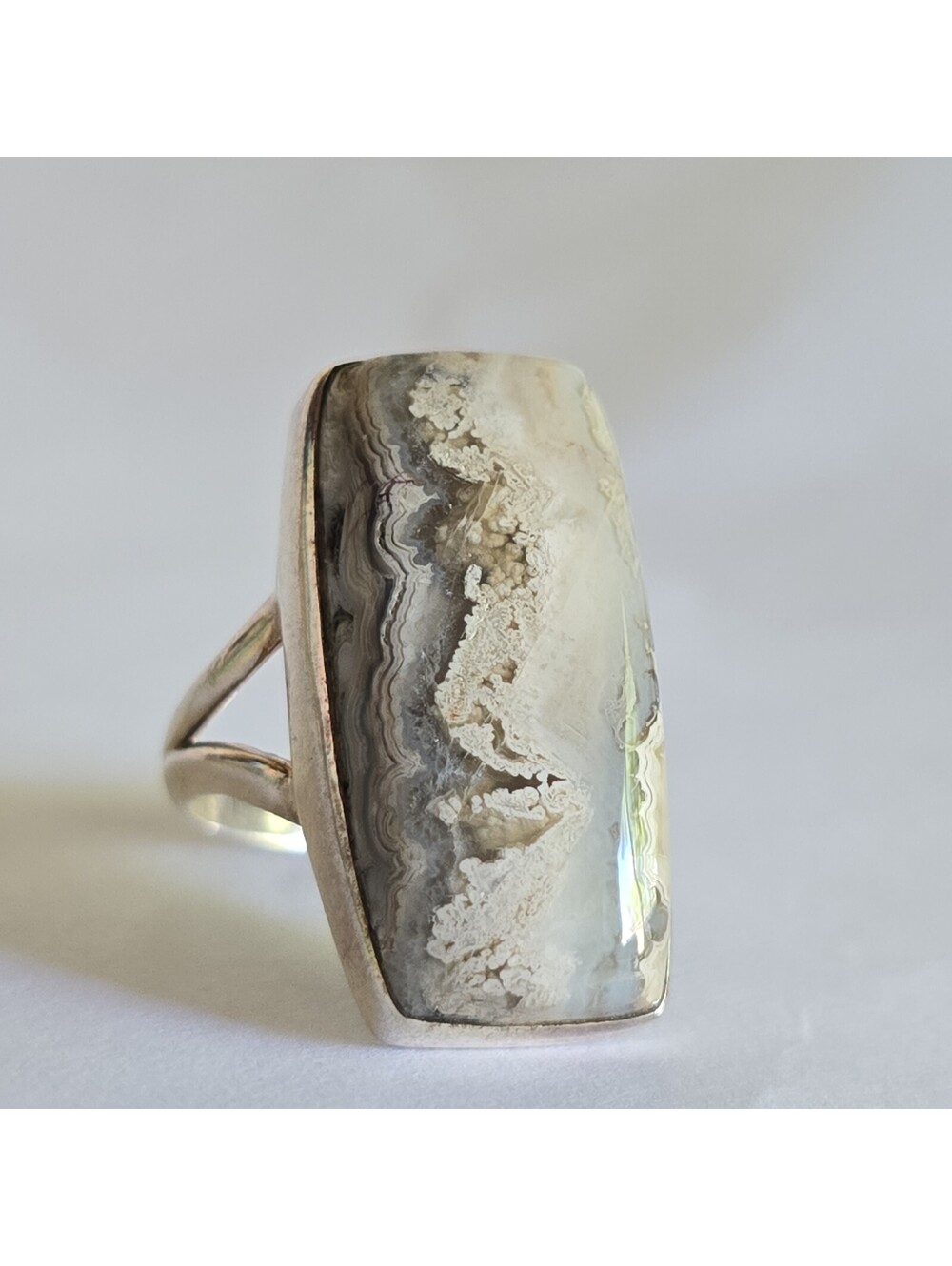 925 Sterling silver ring with an Agate stone